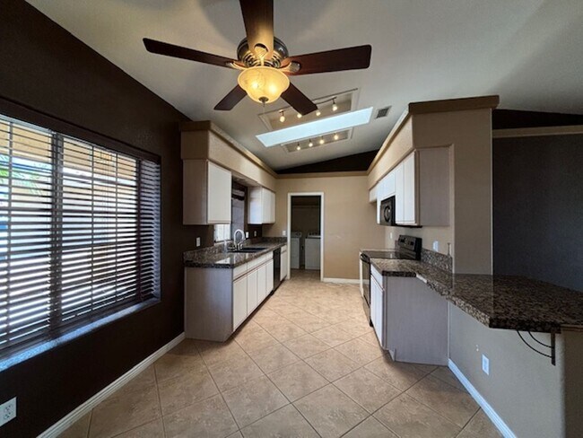 Foto del edificio - 3696 Monterey Dr