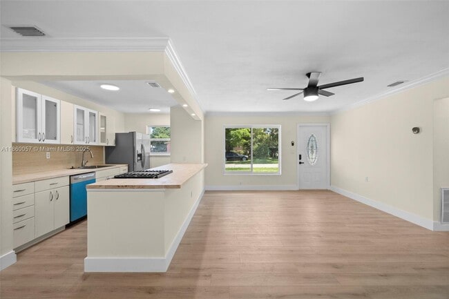 Foto del edificio - 5991 NW 14th Pl