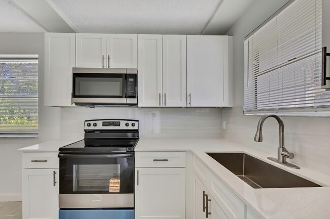 Foto del edificio - 10931 W Tidewater Cir