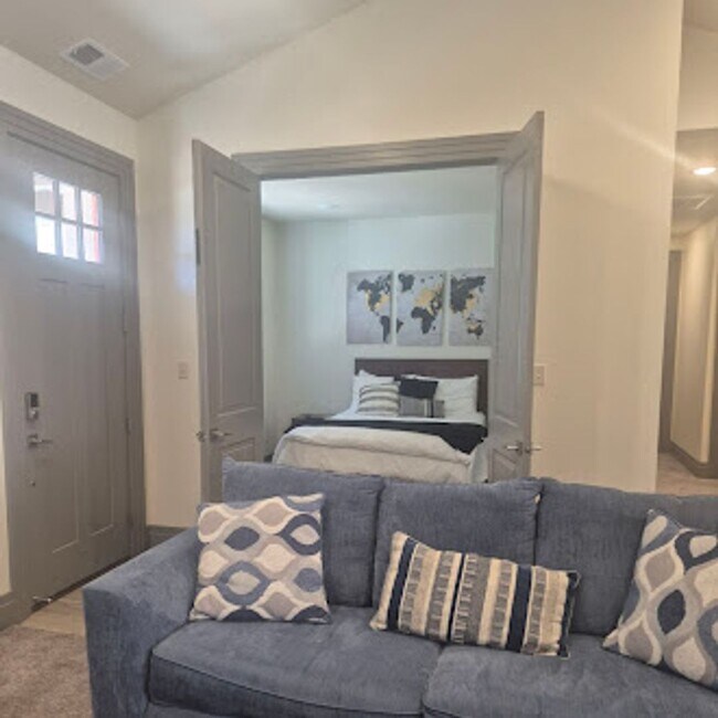 Foto del edificio - Move-in Bonus! 2 Bed, 2 bath + Office or Den.