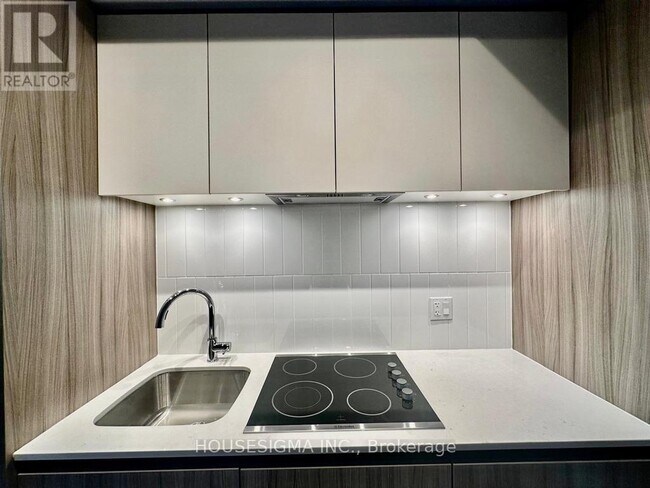 Photo du bâtiment - 7950 Bathurst St