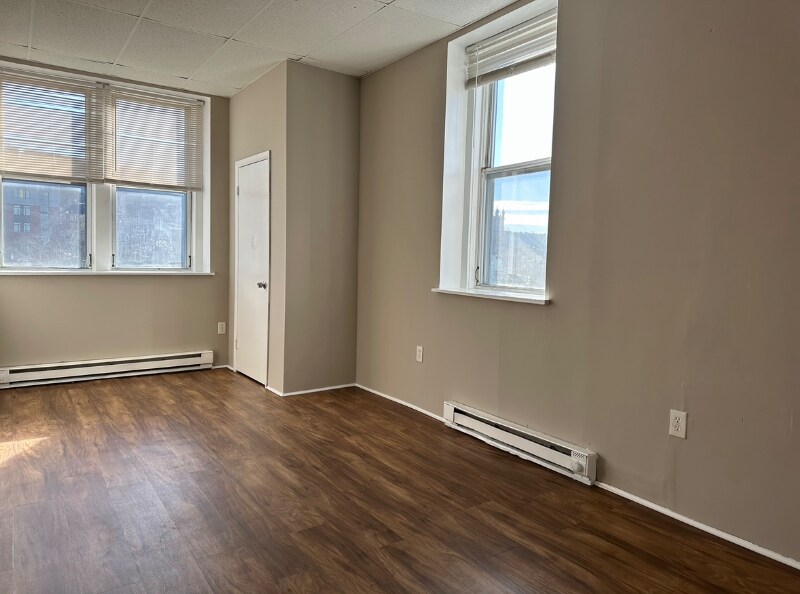 Primary Photo - 205 W 4th St