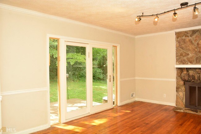 Building Photo - 688 Kenilworth Cir