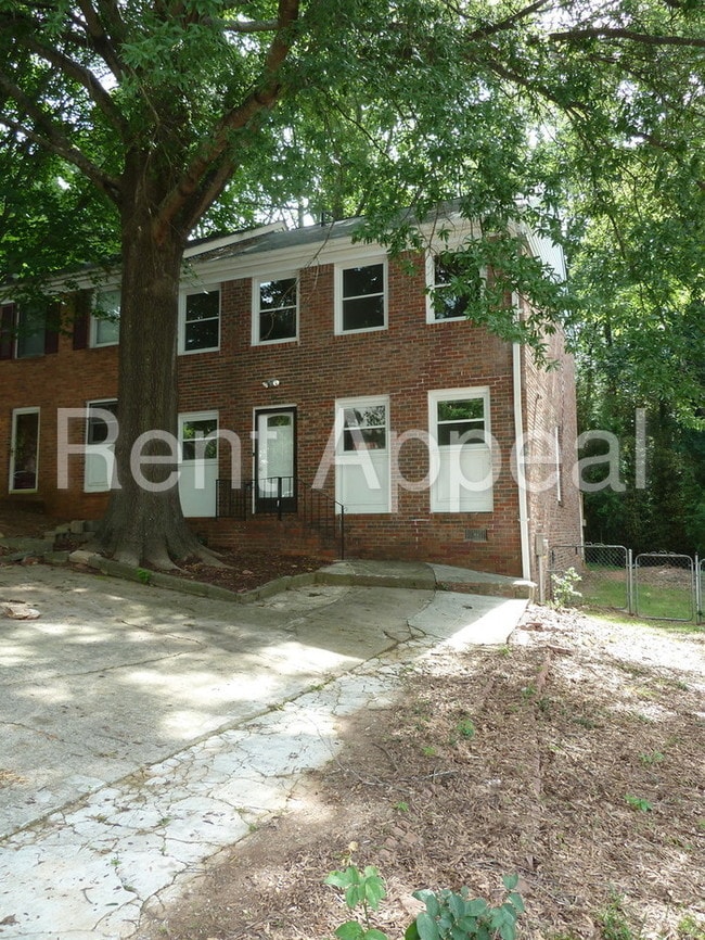 Building Photo - 1421 Twin Branches Cir SE