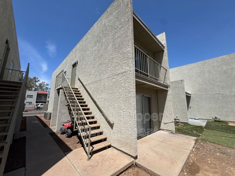 Foto del edificio - 2843 E Marconi Ave