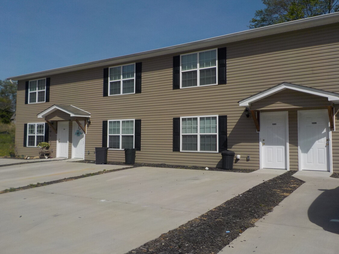 Primary Photo - 1295 Pond Street