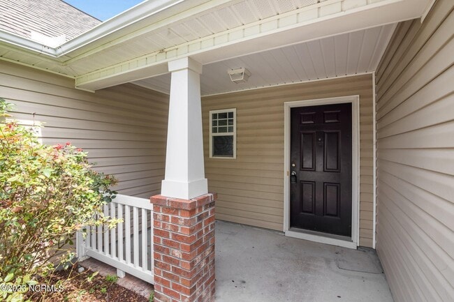 Building Photo - 209 Hawks Bluff Dr