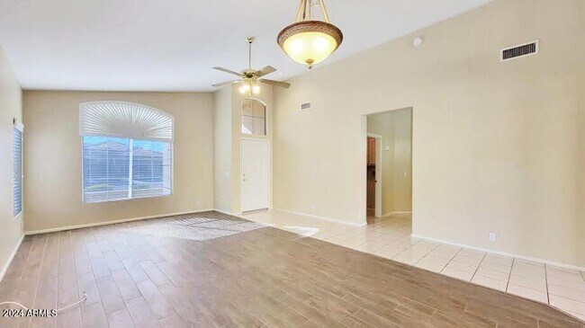Foto del edificio - 9146 W Chino Dr