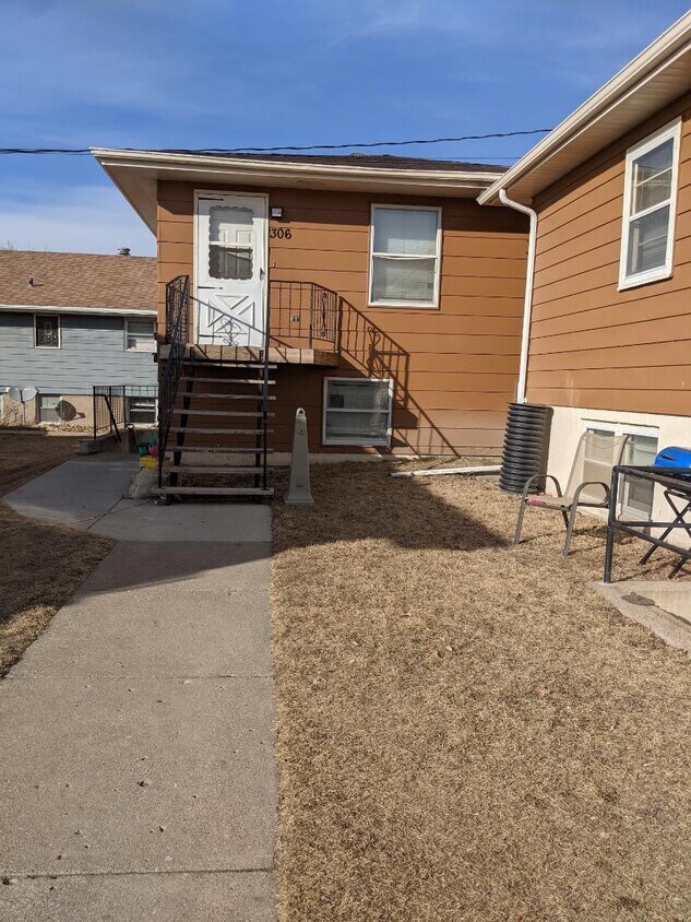 306 E Avenue F, Bismarck, ND 58501 House Rental in Bismarck, ND