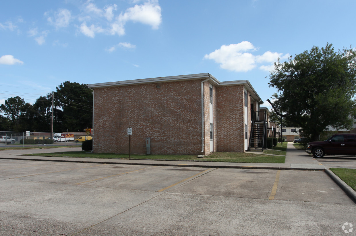 Building Photo - Himbola Manor Apartments