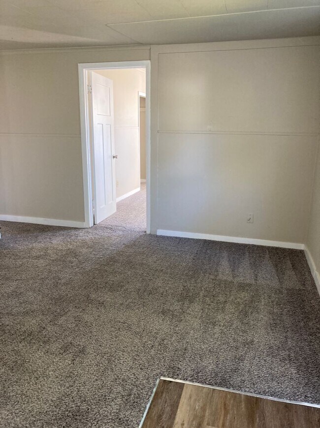 Foto del edificio - Updated 2 bedroom 1 bathroom home