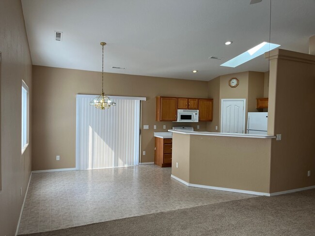 Building Photo - Spacious Three Bedroom Home in Granville R...