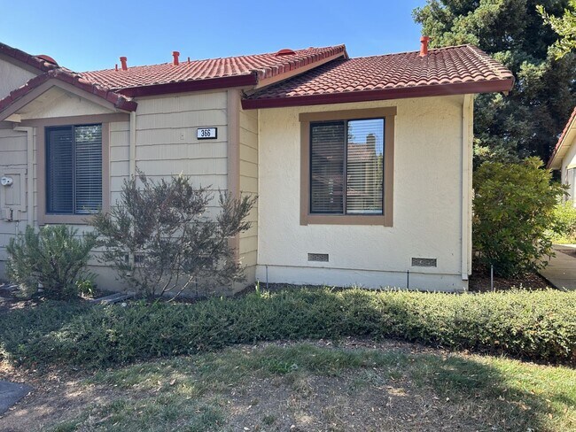 Foto del edificio - Charming 2-Bedroom 2-Bath Condo Nestled in...