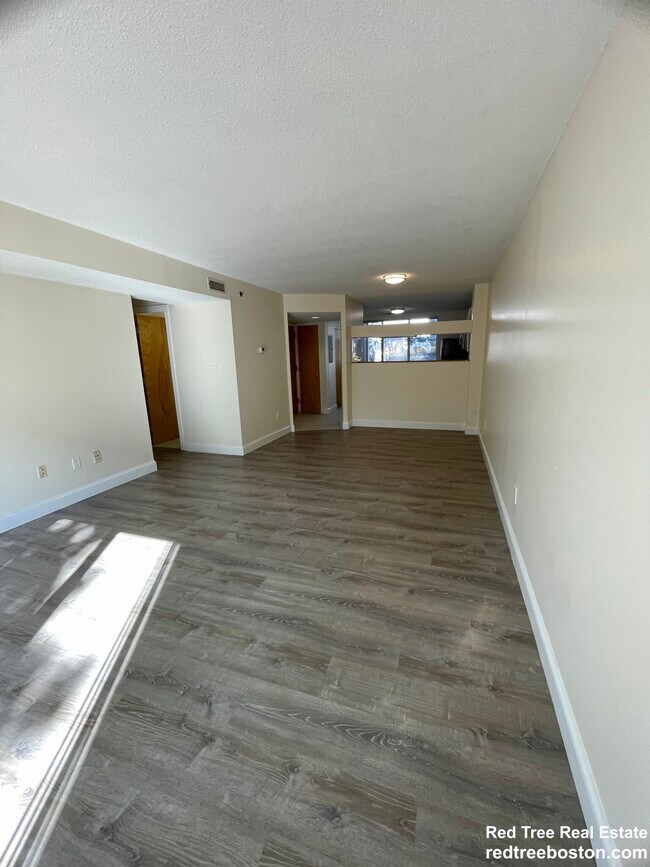 Foto del edificio - 148 N Beacon St