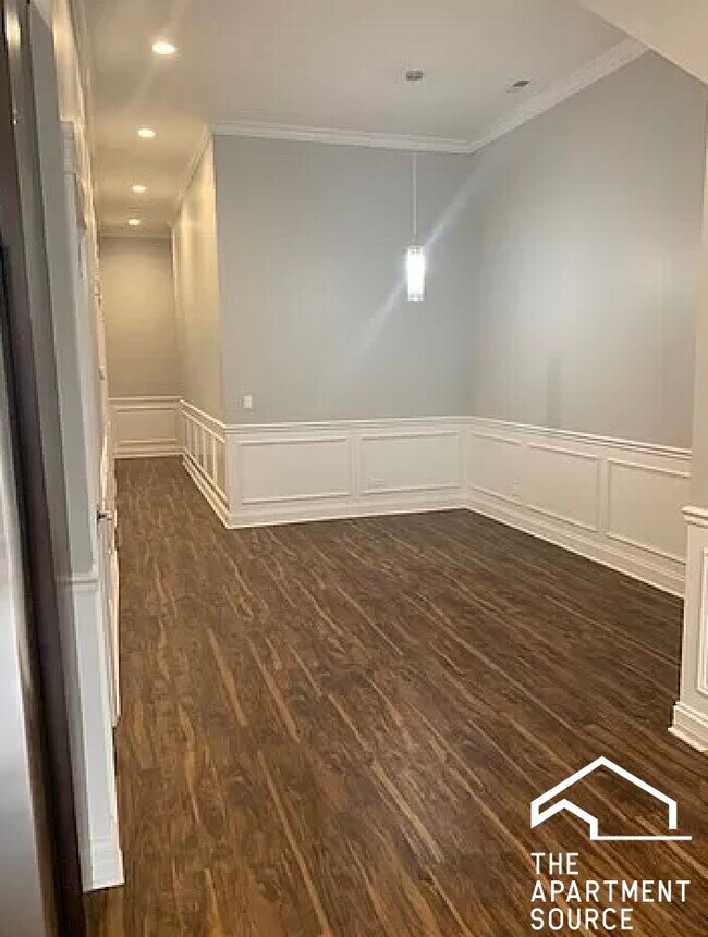 Foto del edificio - 3336 W Irving Park Rd