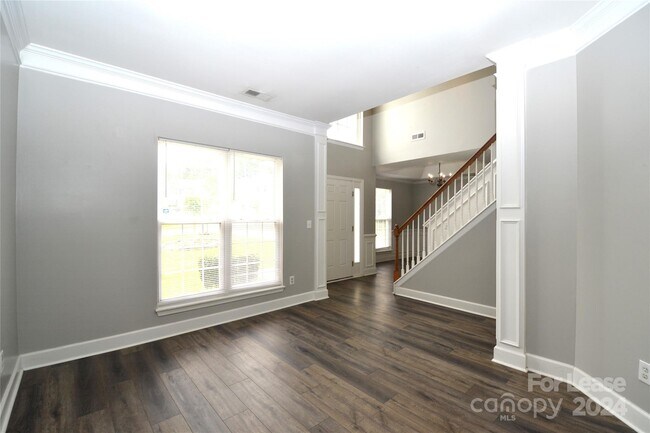 Foto del edificio - 5842 Shining Oak Ln