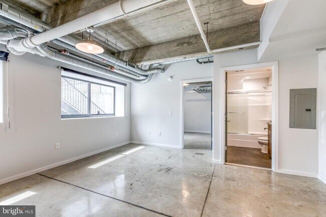 Building Photo - 4800 Brown St