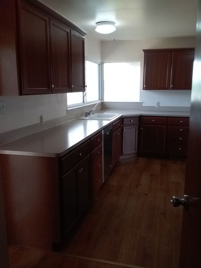 Foto del edificio - **PENDING APPLICATION**  Country living at...