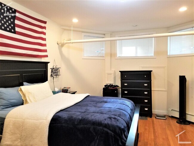 Foto del edificio - Central BU Location! Walk to School Centra...