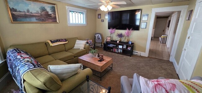 Building Photo - 72 Seymour St