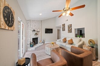 Building Photo - 2523 Village Oak Dr.