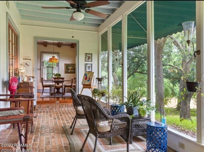 Foto del edificio - 1414 E Bayou Pkwy