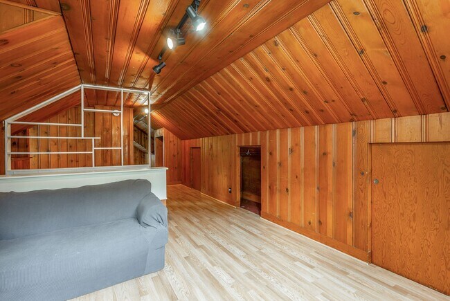 Photo - 321-325 Pine Ridge Road Apartment