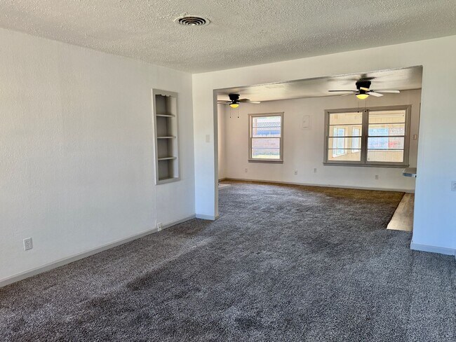 Foto del edificio - Adorable 3/1.5/1 in Great Location! Minutes from Tech and Hospitals!