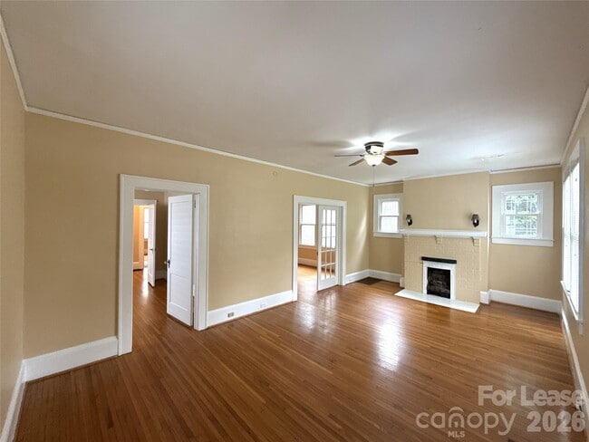 Building Photo - 420 N Laurel Ave