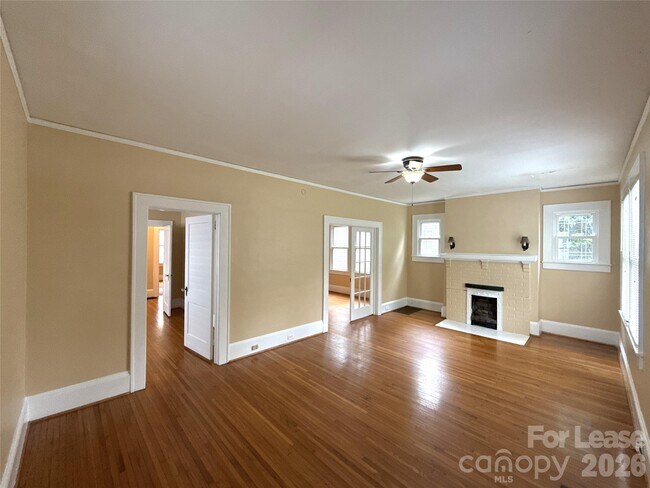 Foto del edificio - 420 N Laurel Ave