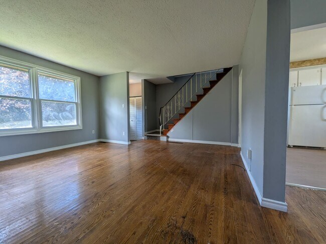 Building Photo - 602 Mudcat Rd