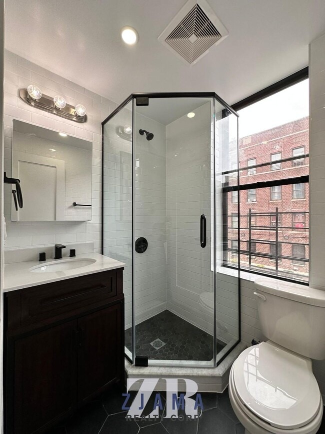Building Photo - 2108 Regent Pl