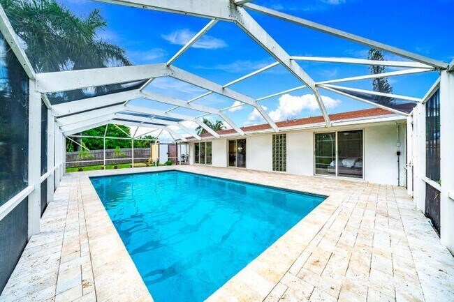 Building Photo - 6933 Bayshore Dr