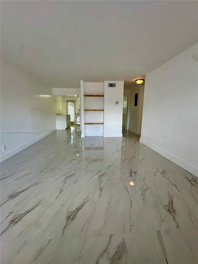 Foto principal - 1831 SW 24th St