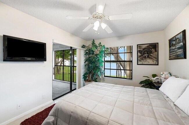 Building Photo - 2850 Palmwood Terrace