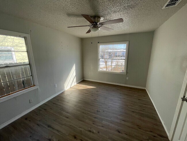 Foto del edificio - 3 bedroom, 2 bath