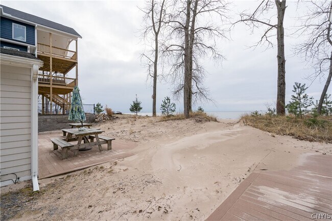 Building Photo - 7789 Taylor Dr