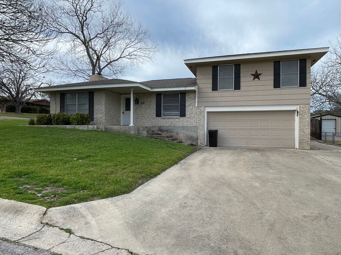 Foto principal - Split level home in West Lampasas