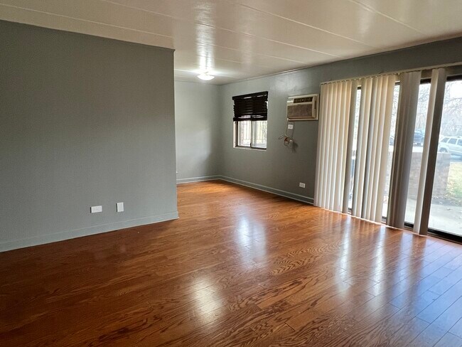 Foto del edificio - 945 Ridge Rd
