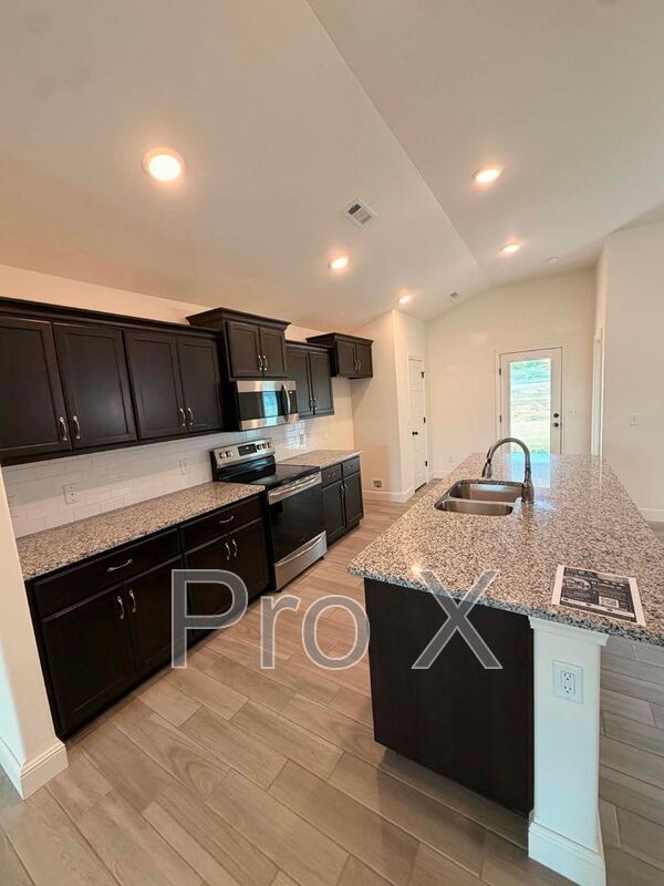 Building Photo - 613 Ty Ct