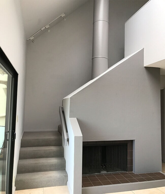 livingroom - 7 Embarcadero W