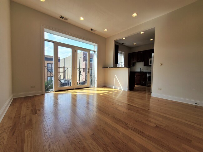 Building Photo - 3339 N Halsted St