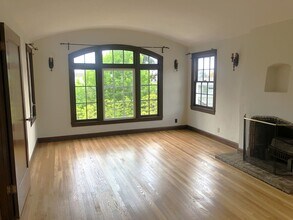 Building Photo - 1683 Scenic Ave