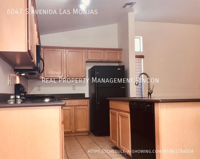 Foto del edificio - GREAT LOCATION!!! This Beauty is READY FOR...