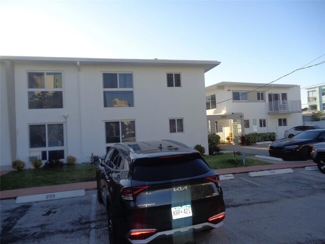 Photo - 1001 S Riverside Dr Apartment