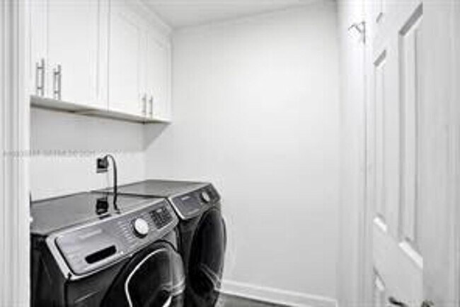 Foto del edificio - 833 NW 81st Ave