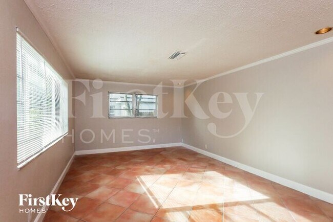 Foto del edificio - 120 SW 7th Terrace
