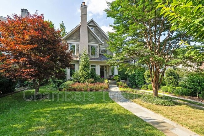 Foto del edificio - 4421 Lowell St NW