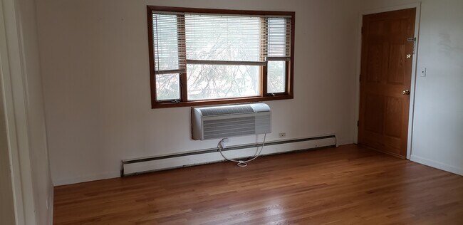 Front Room - 378 N 3rd Ave