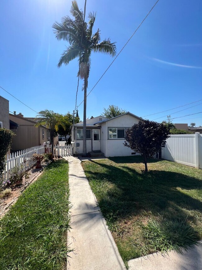 Building Photo - 8816 La Mesa Blvd